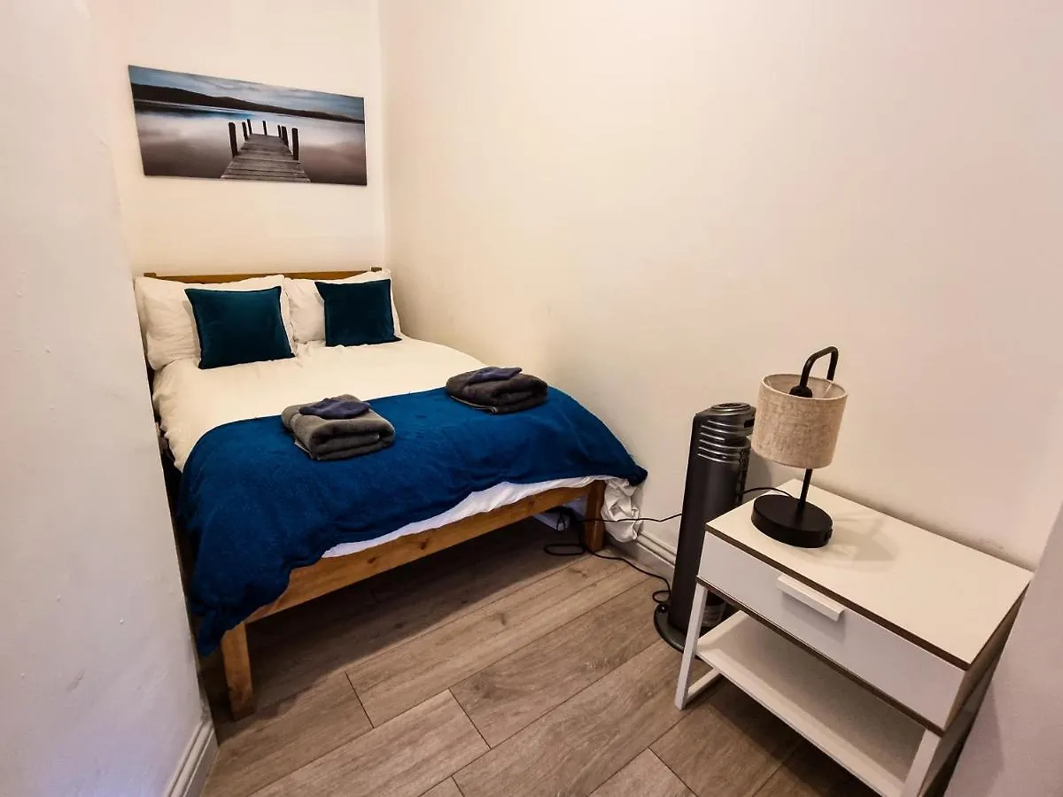 Apartment Newly Refurbished Flat In Central Cheltenham With Parking