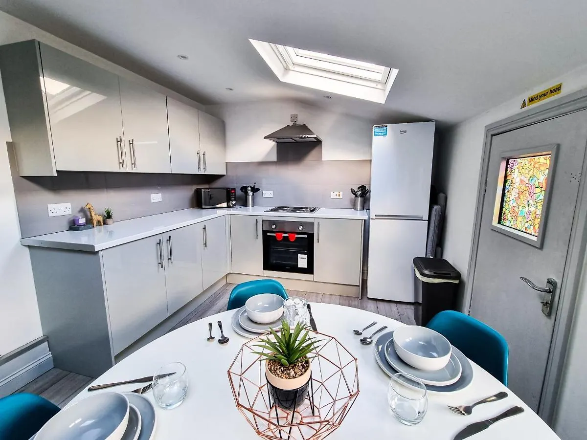 Apartment Newly Refurbished Flat In Central Cheltenham With Parking