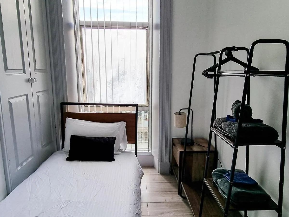 Apartment Newly Refurbished Flat In Central Cheltenham With Parking