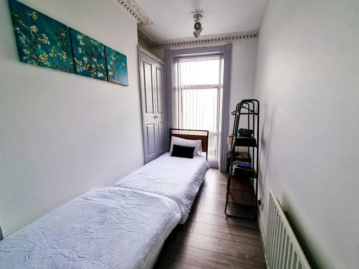 Newly Refurbished Flat In Central Cheltenham With Parking 0*,  United Kingdom